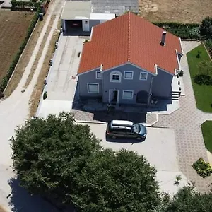 https://apartman-marina-murvica-policnik.hotelinzadar.com